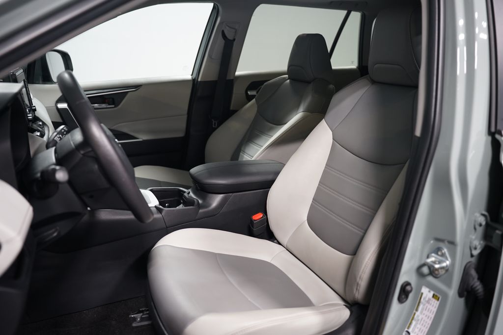 Thumbnail: 2021 Toyota RAV4 - 6