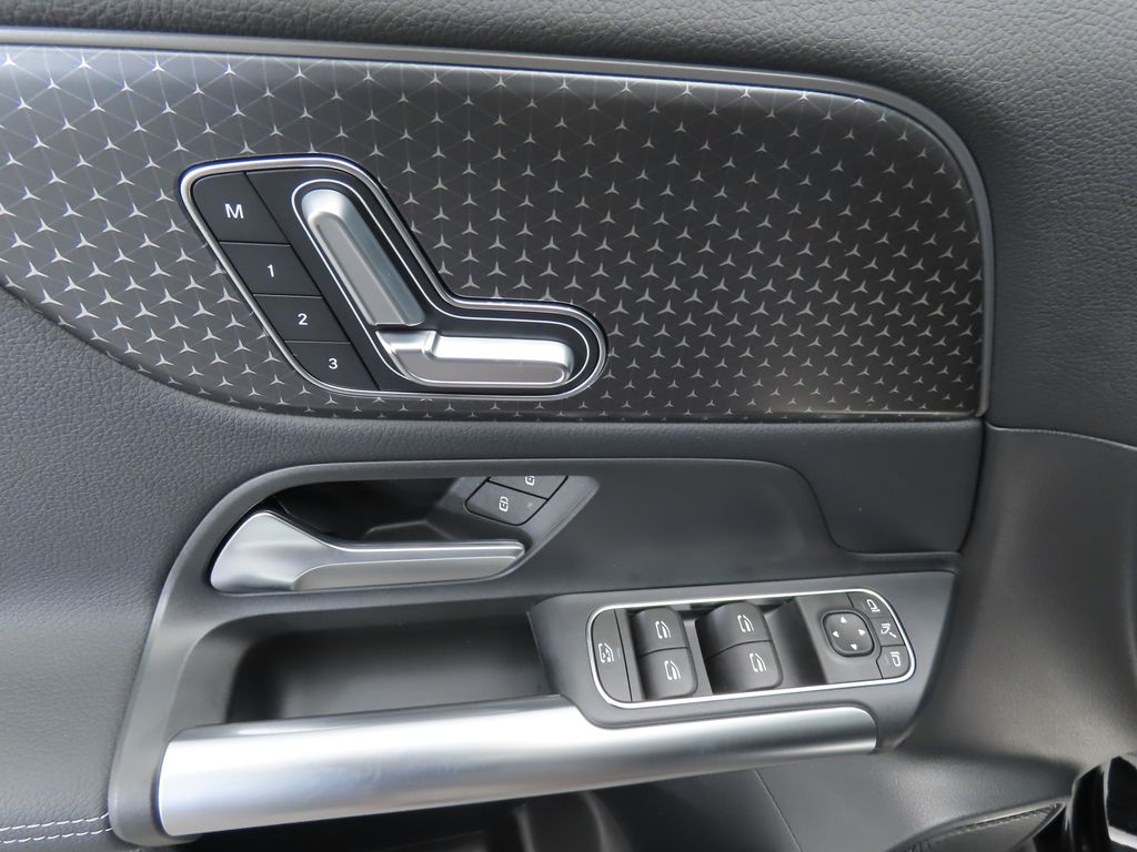 Thumbnail: 2025 Mercedes-Benz GLA - 23