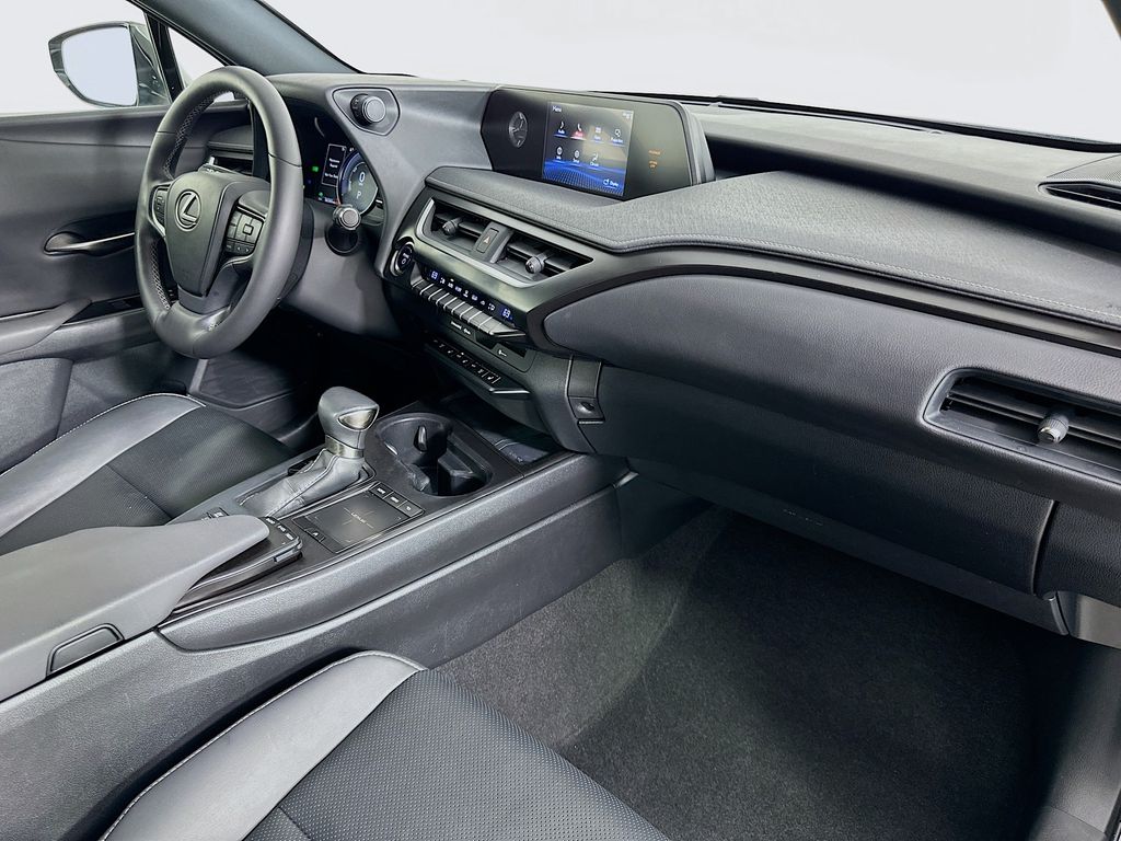 Thumbnail: 2021 Lexus UX - 30