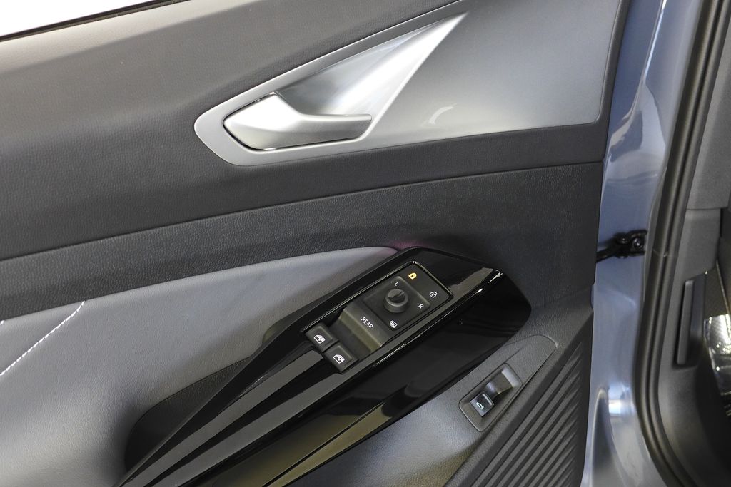 Thumbnail: 2023 Volkswagen ID.4 - 12