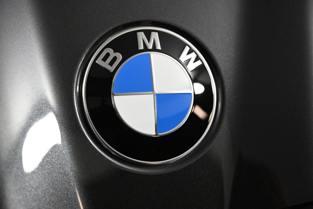 Thumbnail: 2025 BMW 5 Series - 13