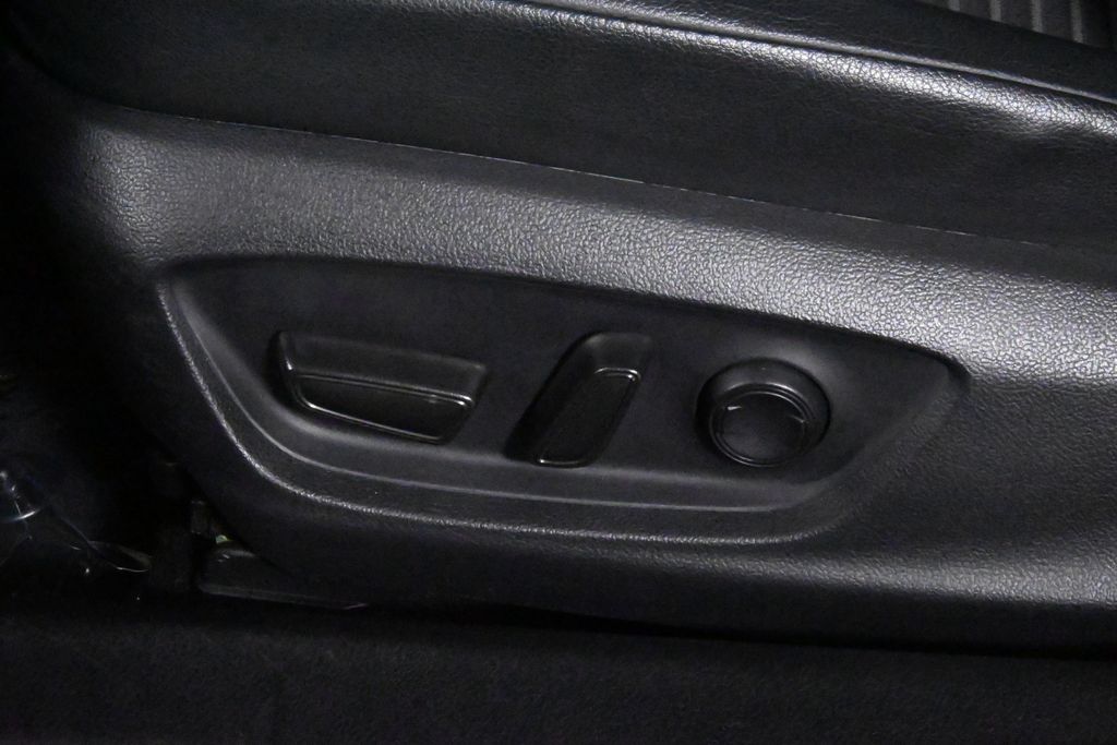 Thumbnail: 2019 Toyota Camry - 28