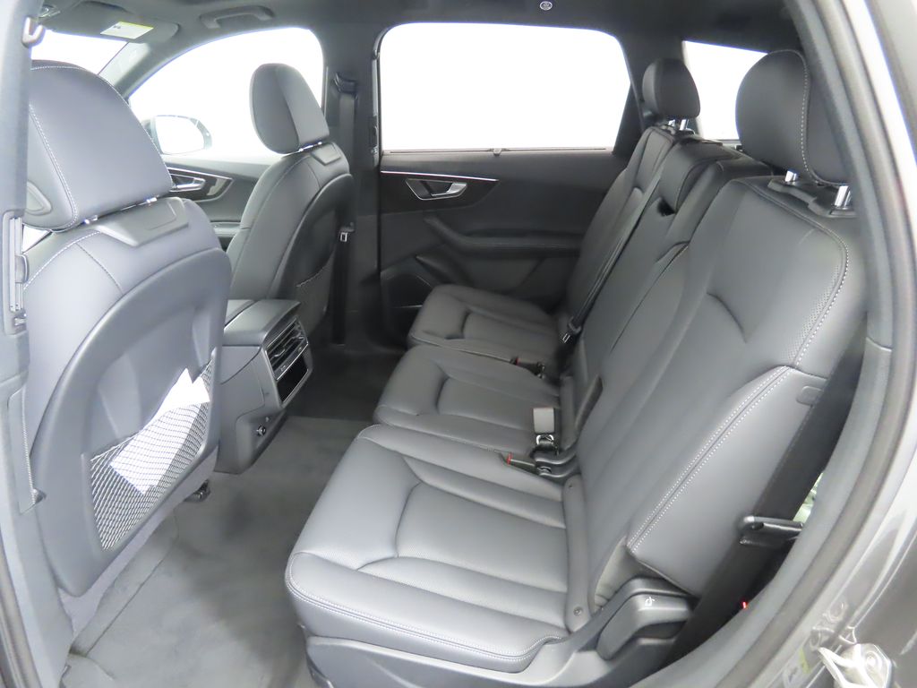 Thumbnail: 2025 Audi Q7 - 23