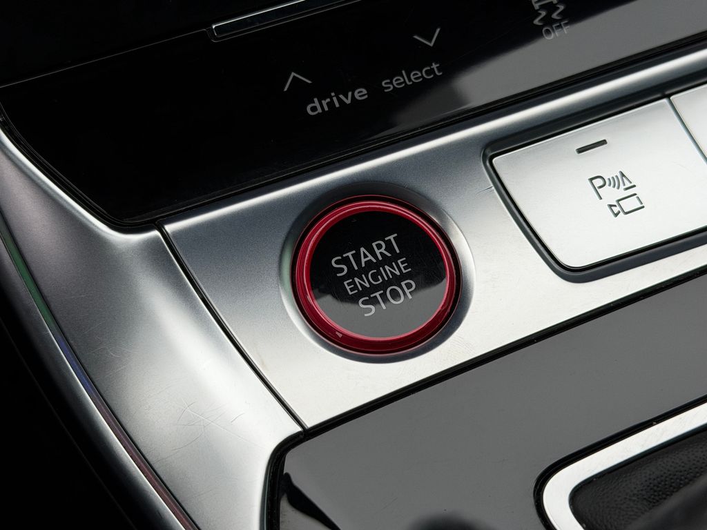 Thumbnail: 2022 Audi S6 - 30
