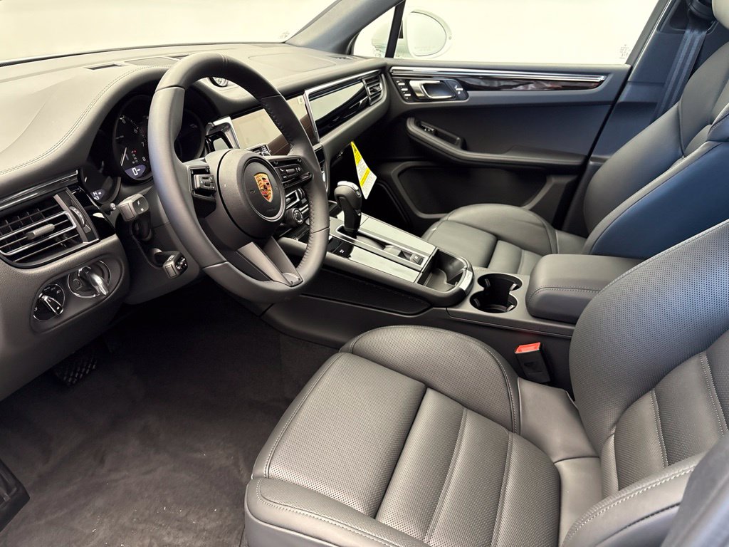 Thumbnail: 2026 Porsche Macan - 5