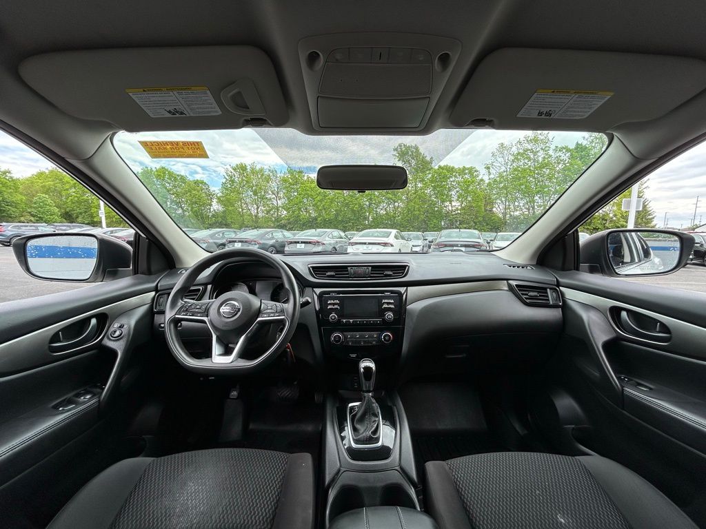 2017 Nissan Rogue Sport S 10