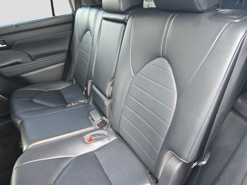 Used 2023 Toyota Highlander SUV