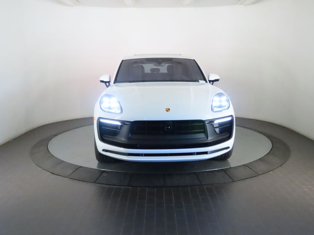 Thumbnail: 2026 Porsche Macan - 10