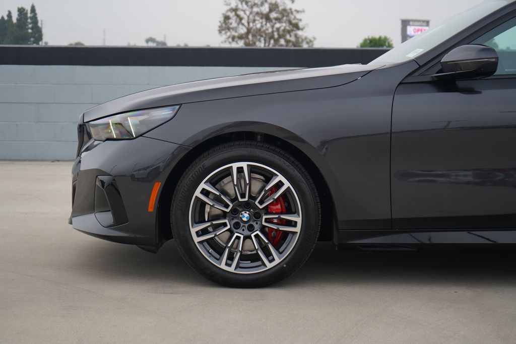Thumbnail: 2026 BMW 5 Series - 5