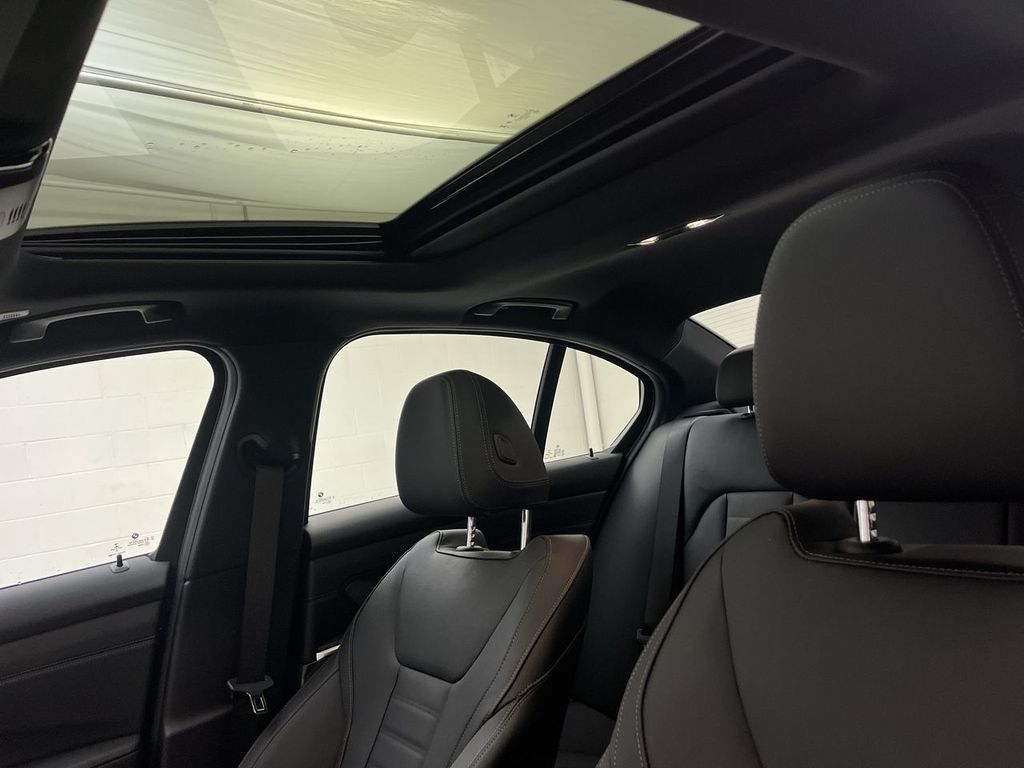2023 Bmw 330i photo 21