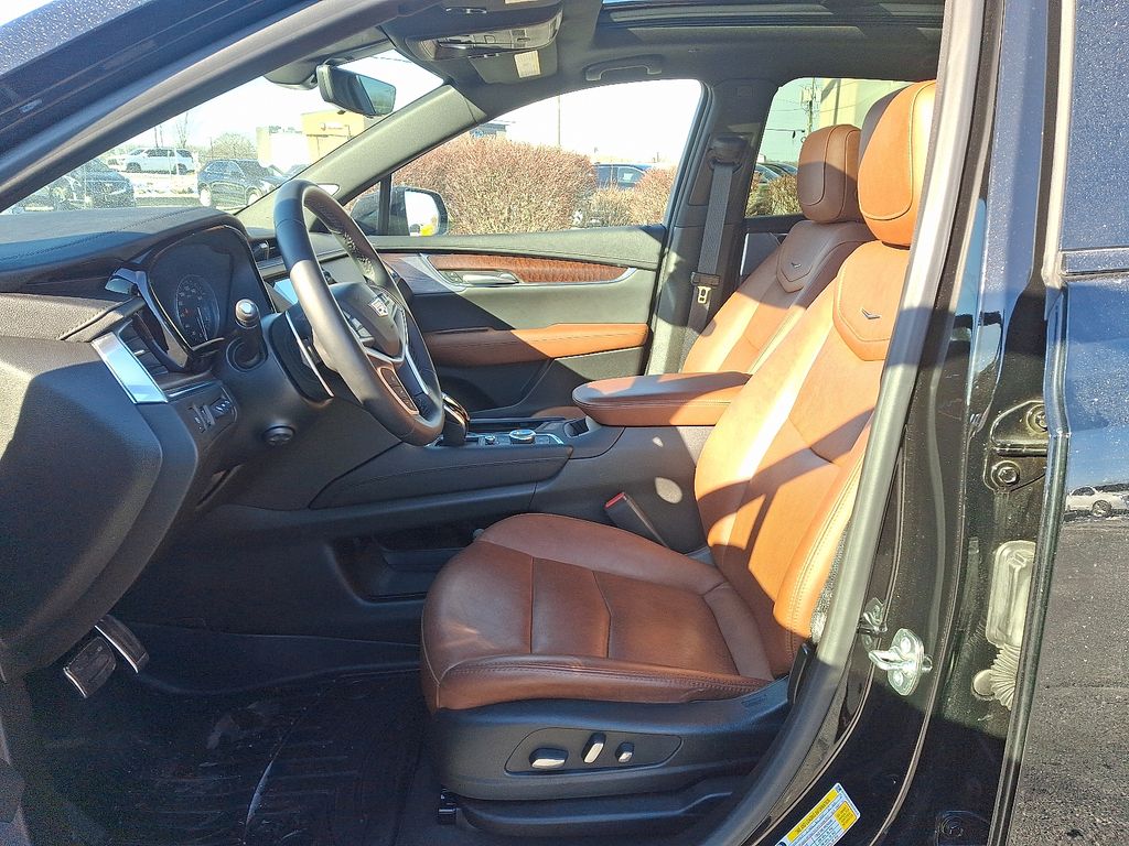 Thumbnail: 2025 Cadillac XT5 - 14