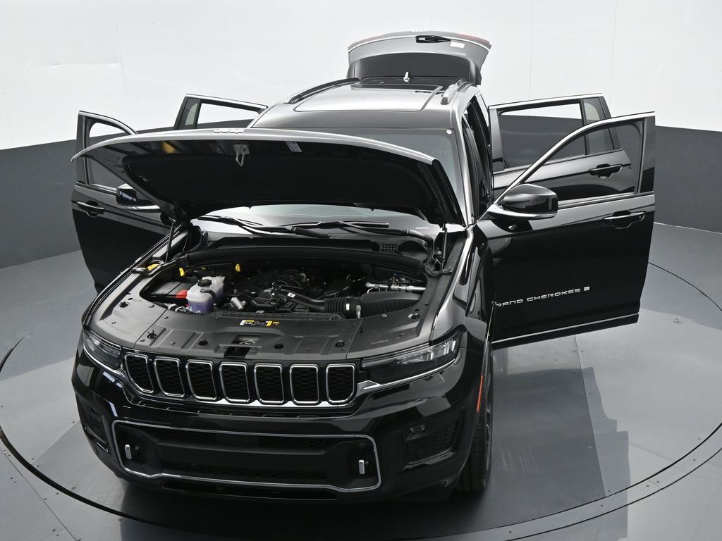 New 2025 Diamond Black Crystal Pearlcoat Jeep Overland image 65