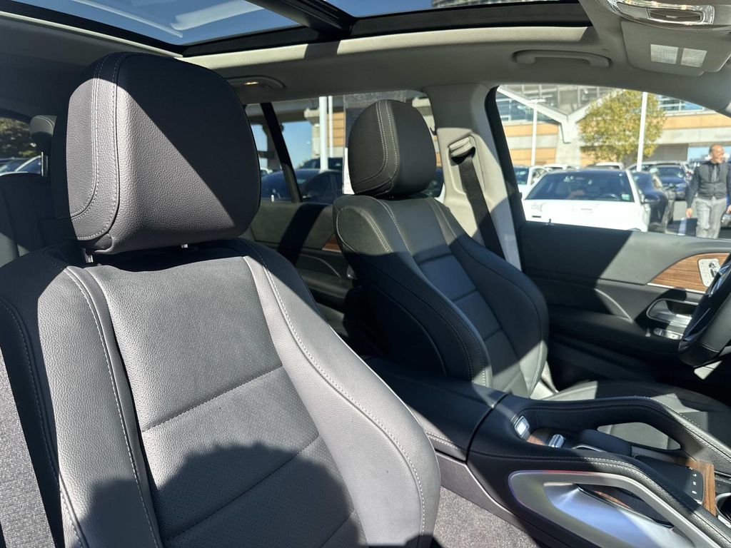 Thumbnail: 2024 Mercedes-Benz GLS - 23