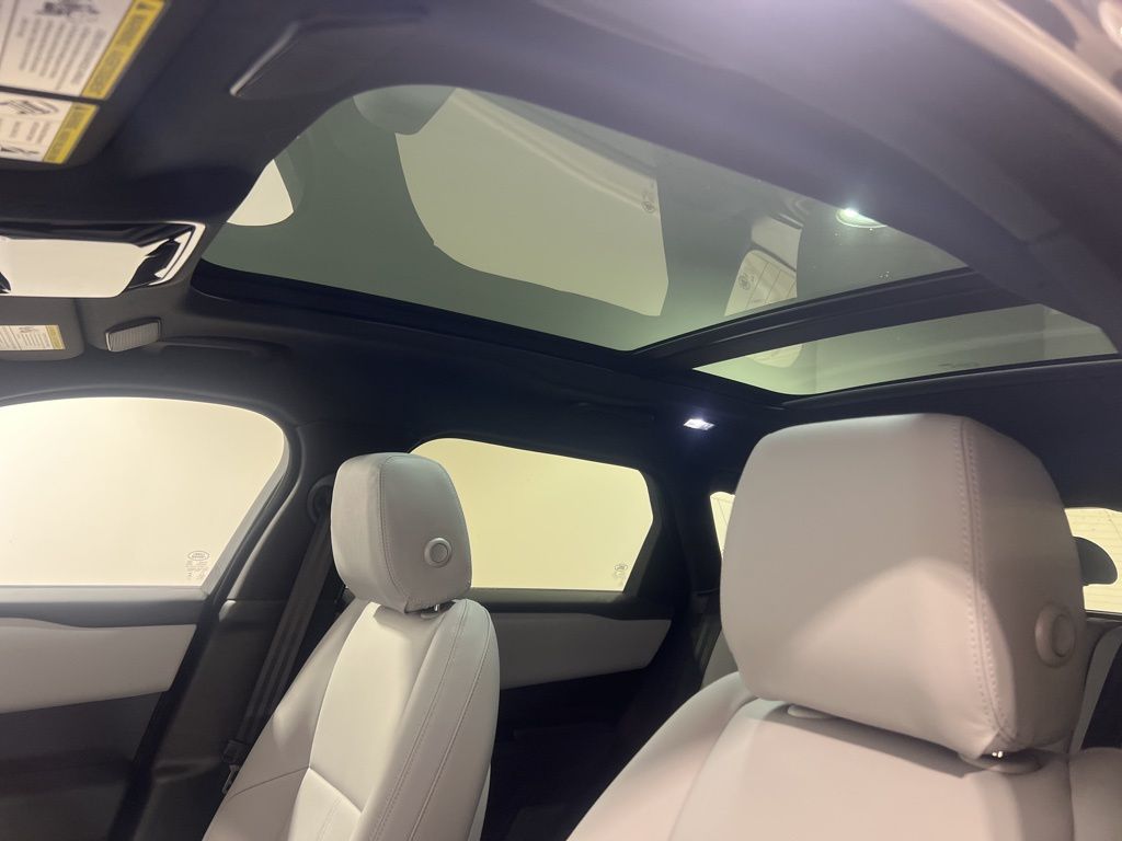 Certified Used 2026  Land Rover Dynamic SE image 19