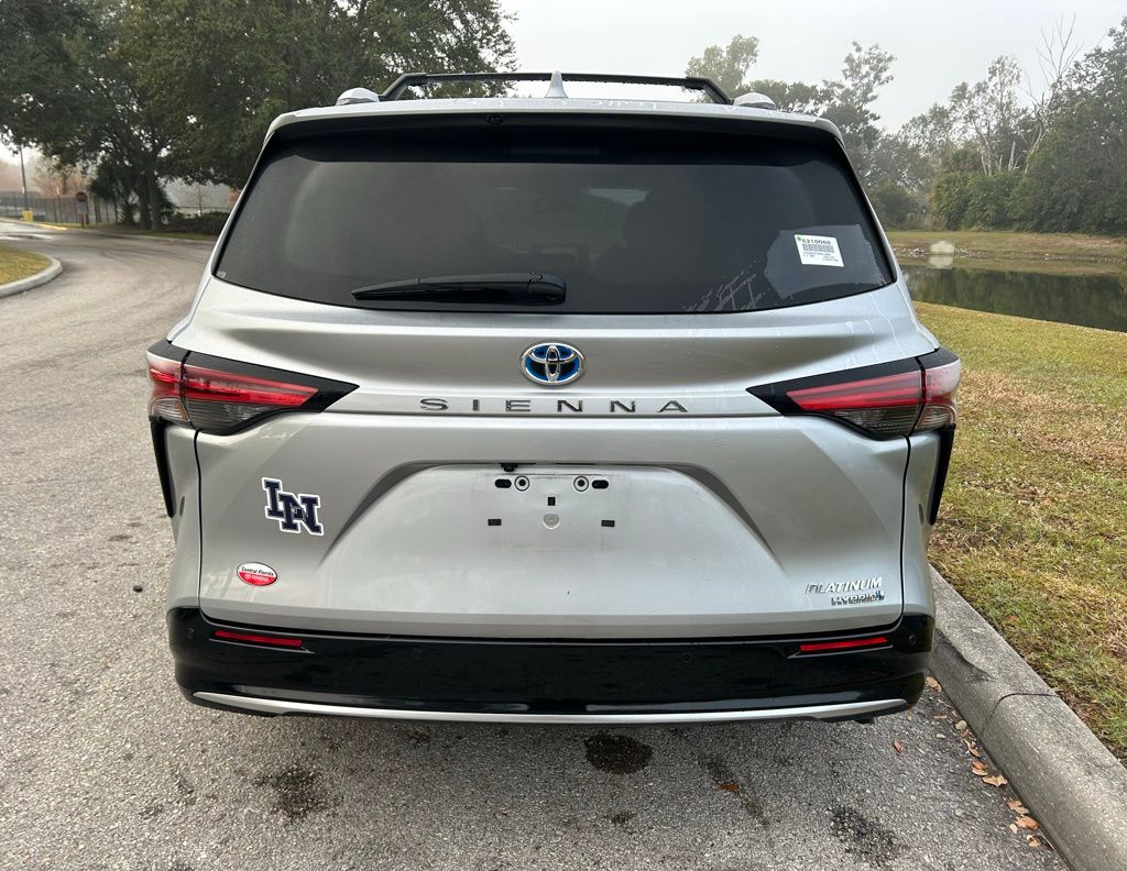 Thumbnail: 2024 Toyota Sienna - 8