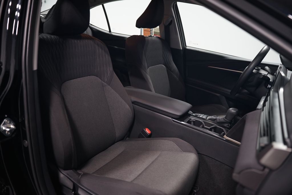 2025 Toyota Camry LE 28