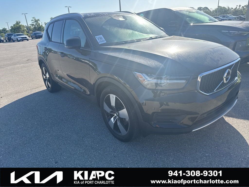Black / Stone 2019 Volvo XC40 T5 Momentum AWD SUV / Crossover All-Wheel Drive Automatic