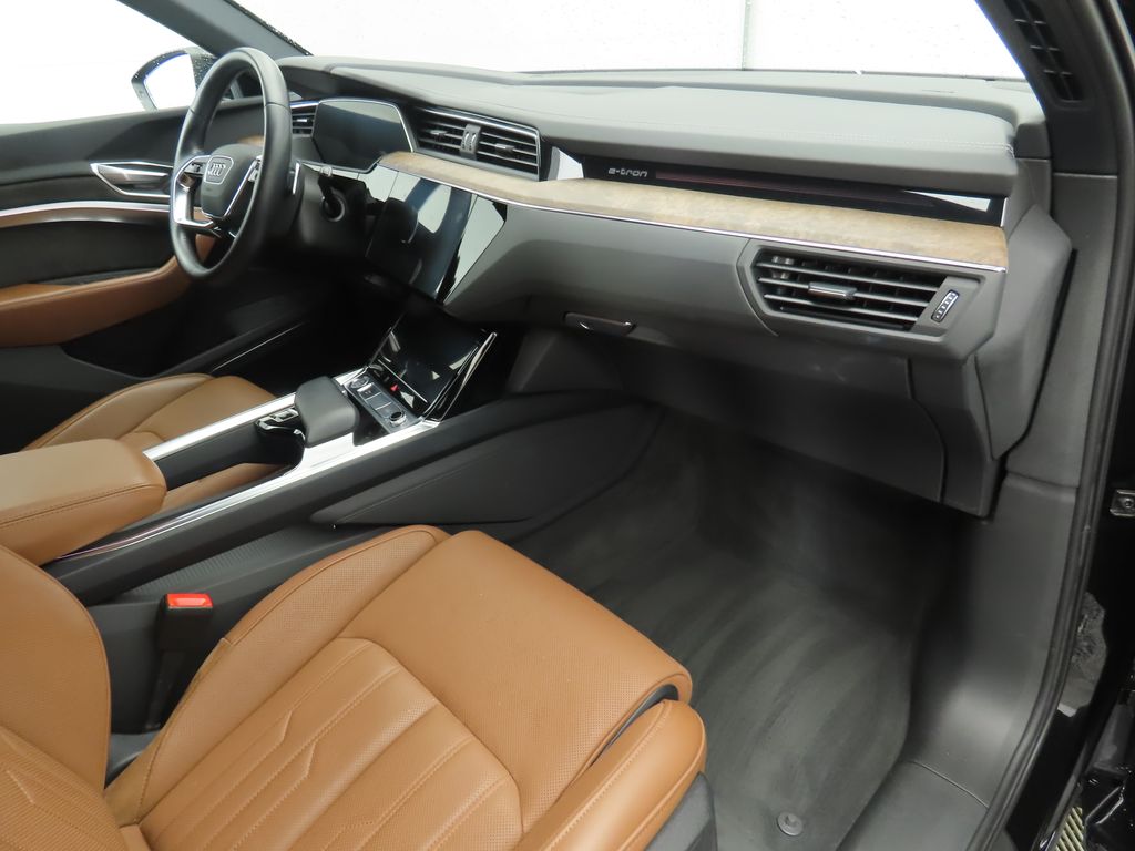 Thumbnail: 2019 Audi e-tron - 18