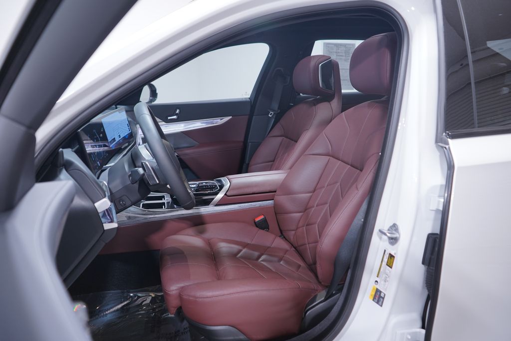 Thumbnail: 2025 BMW i7 - 7