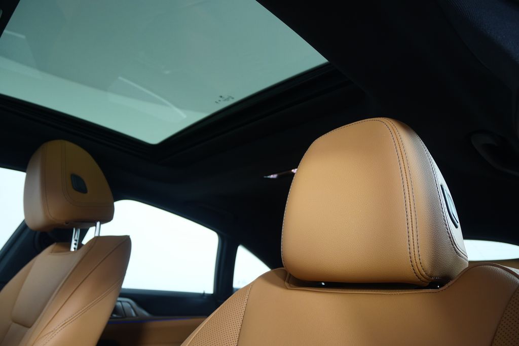 2024 BMW i4 eDrive35 12