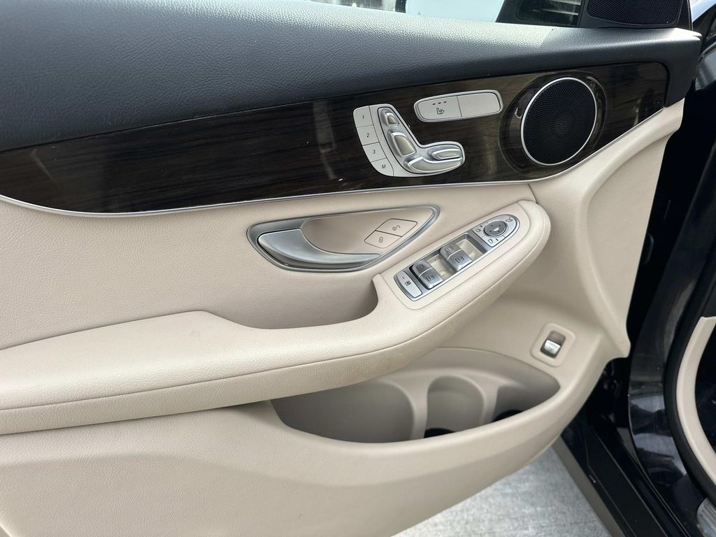 Thumbnail: 2019 Mercedes-Benz GLC - 29