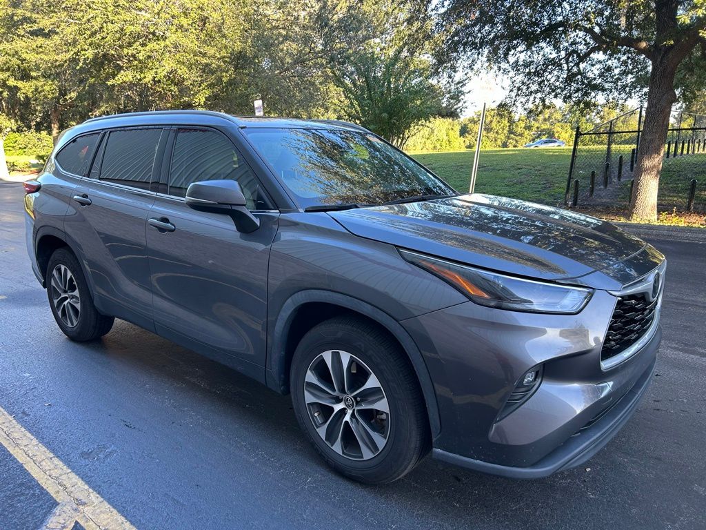 Thumbnail: 2022 Toyota Highlander - 7