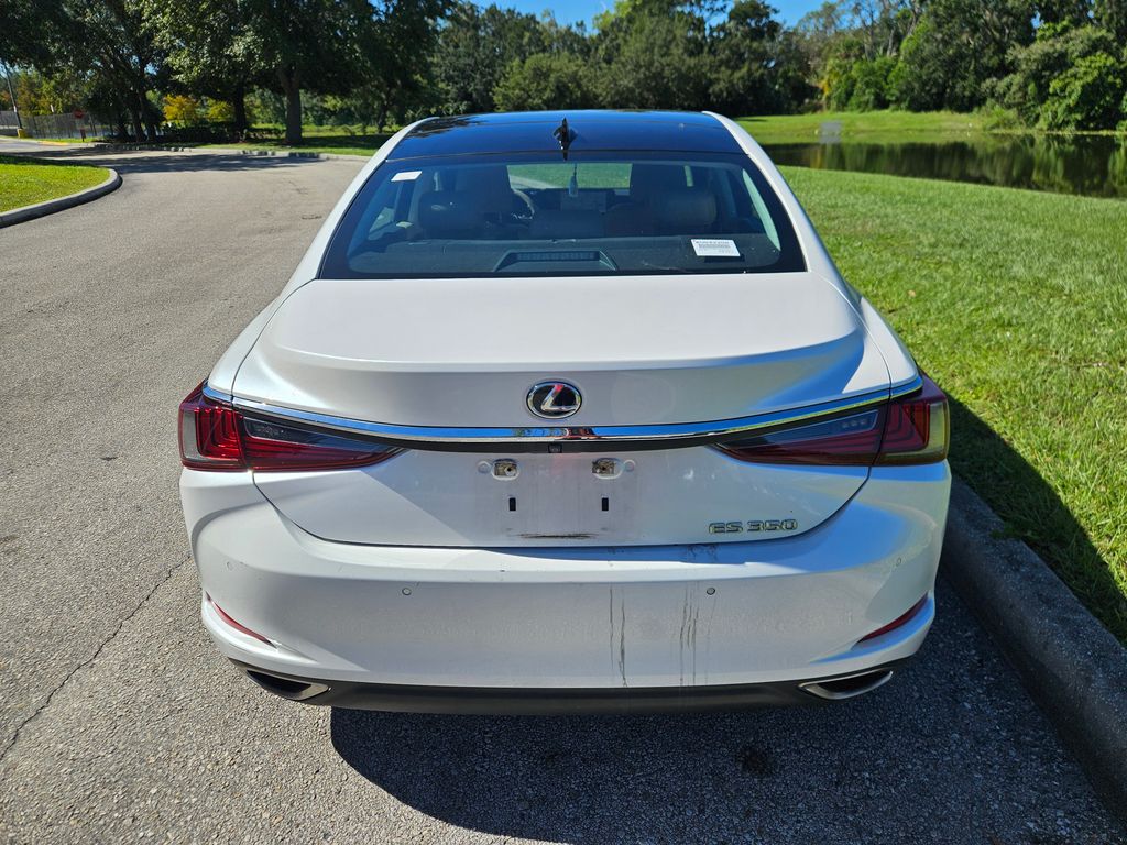 Thumbnail: 2019 Lexus ES - 4