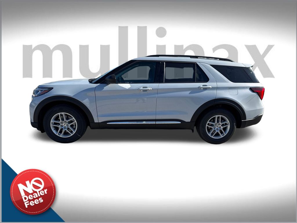 2025 Ford Explorer photo 2