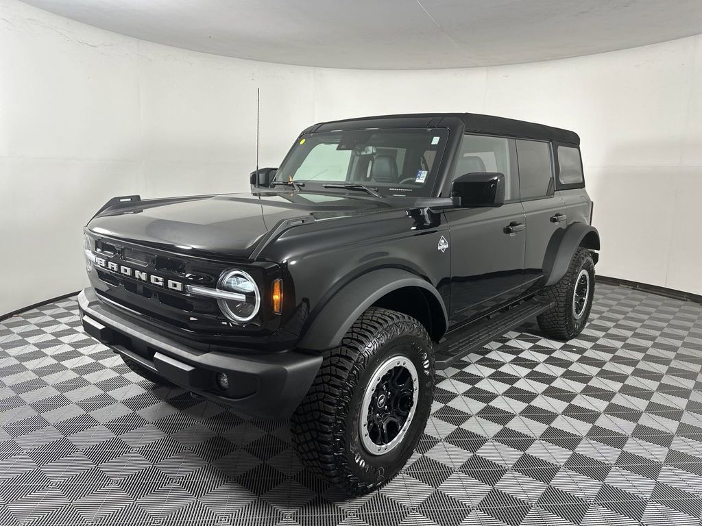 2024 Ford Bronco Outer Banks 3