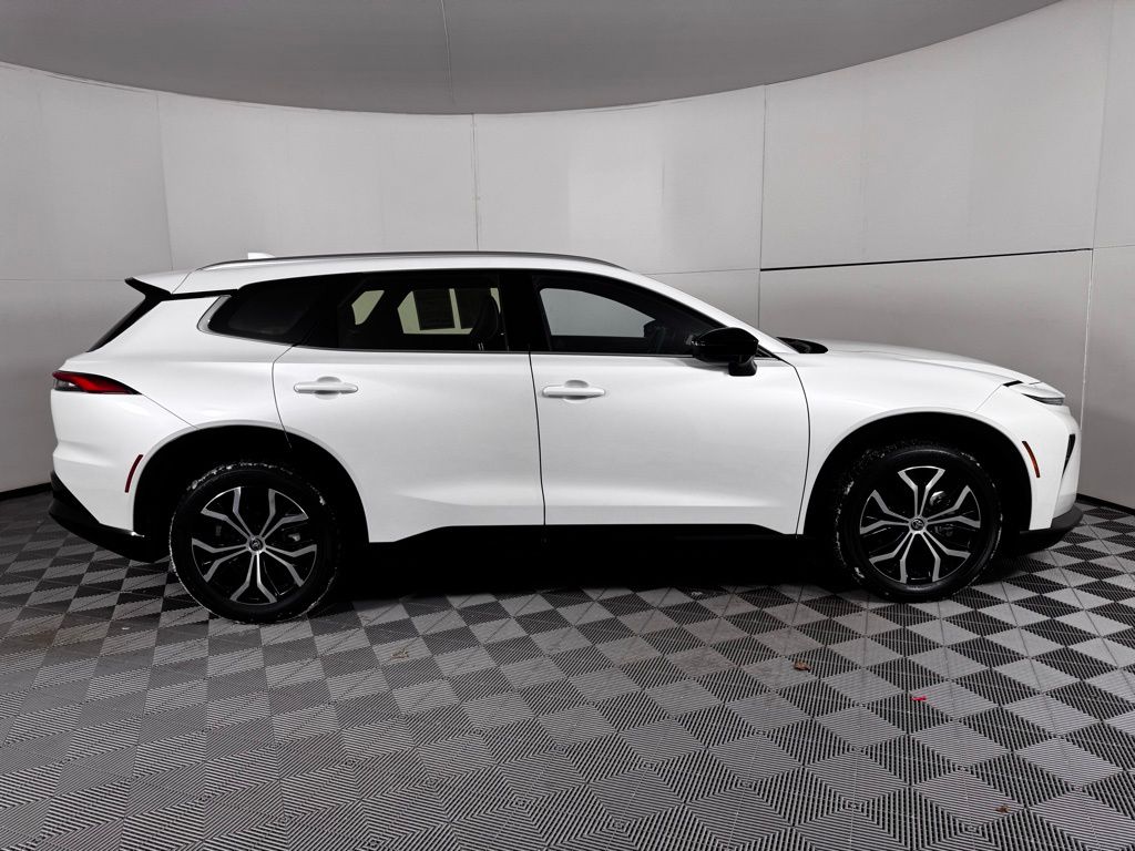 Used 2025 White Toyota XLE image 9