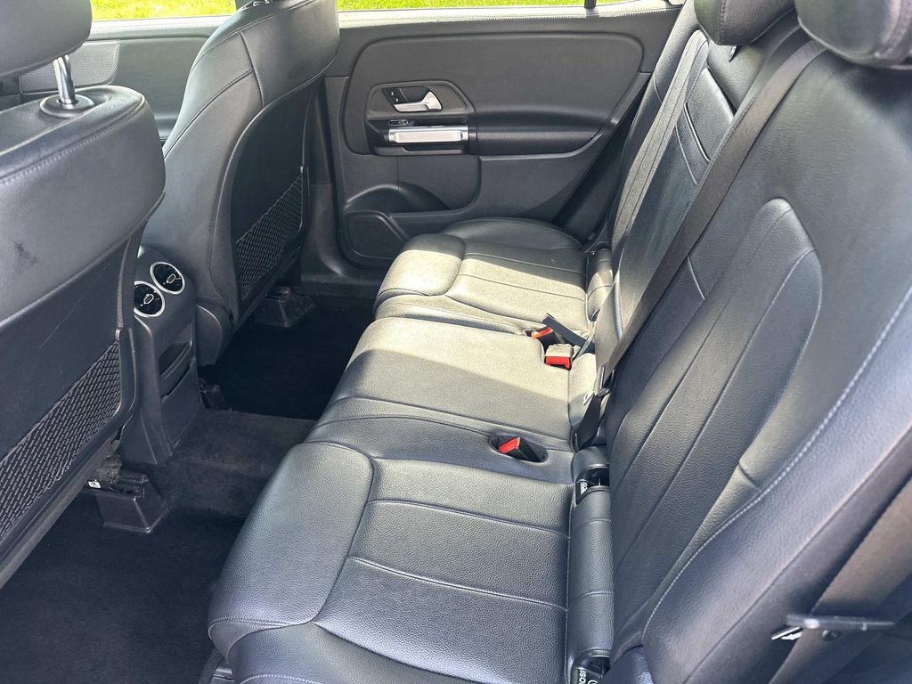 Thumbnail: 2022 Mercedes-Benz GLB - 24