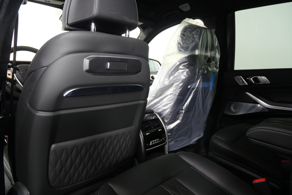 2026 BMW X7 Alpina XB7 22
