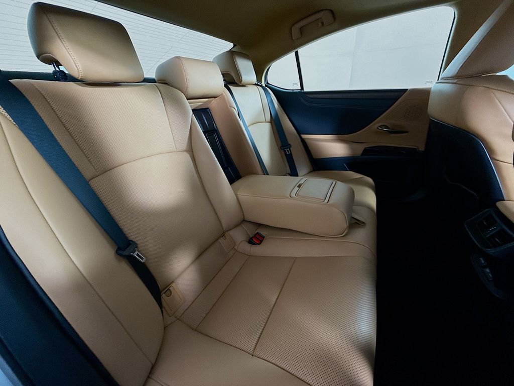 Thumbnail: 2023 Lexus ES - 28