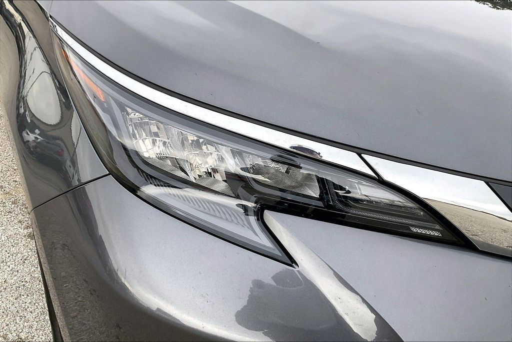 Used 2025 Toyota Sienna XLE 4D Passenger Van