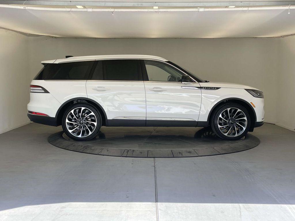 2026 Lincoln Aviator Reserve White at Phil Fitts Ford