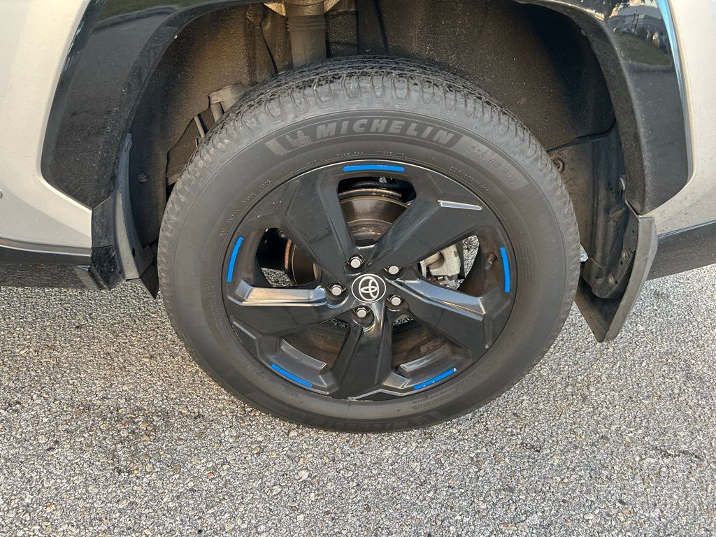 Thumbnail: 2021 Toyota RAV4 - 9