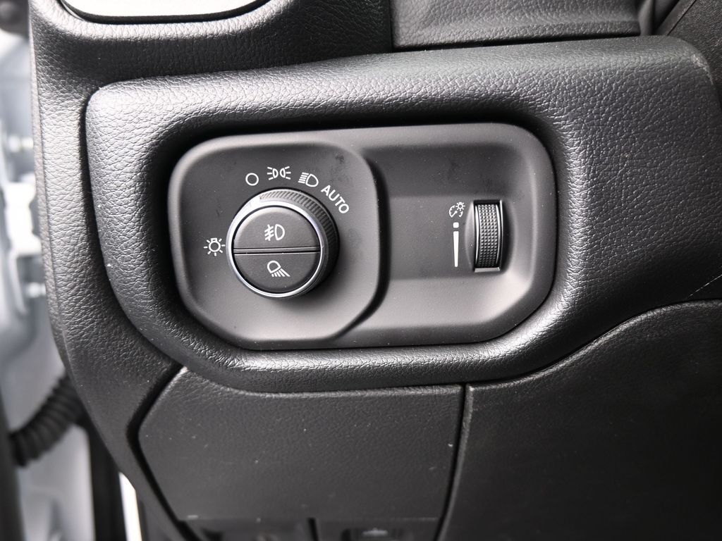 New 2026 Bright White Clearcoat Ram Tradesman image 29