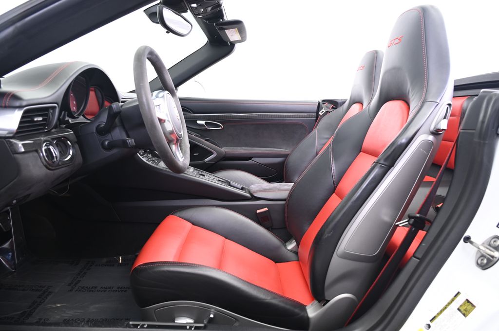 Thumbnail: 2015 Porsche 911 - 28