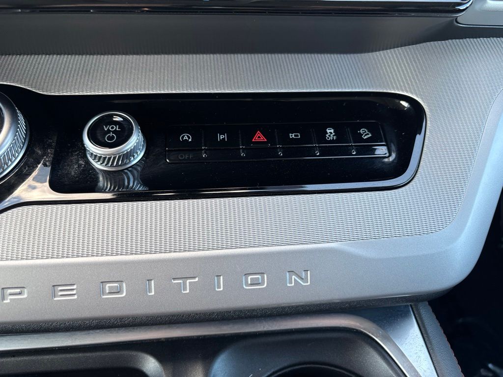 Used 2025 Ford Expedition SUV