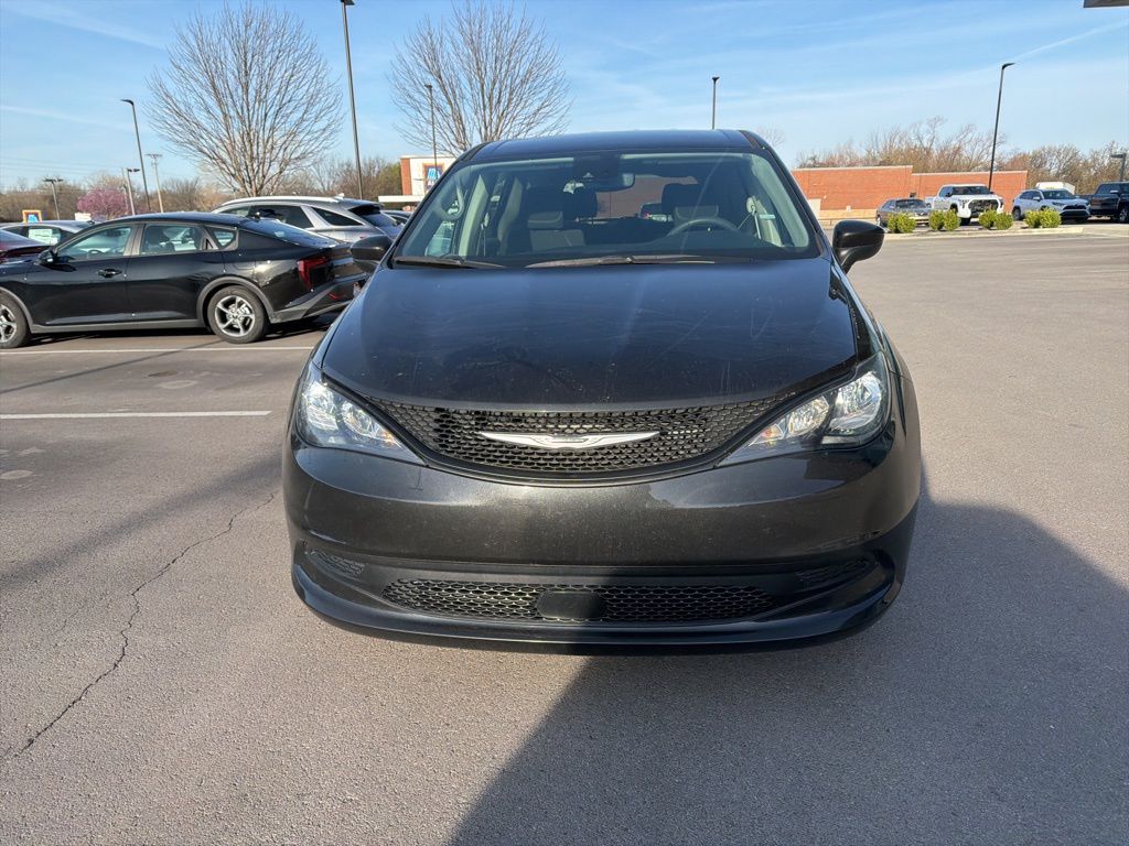 2023 Chrysler Voyager