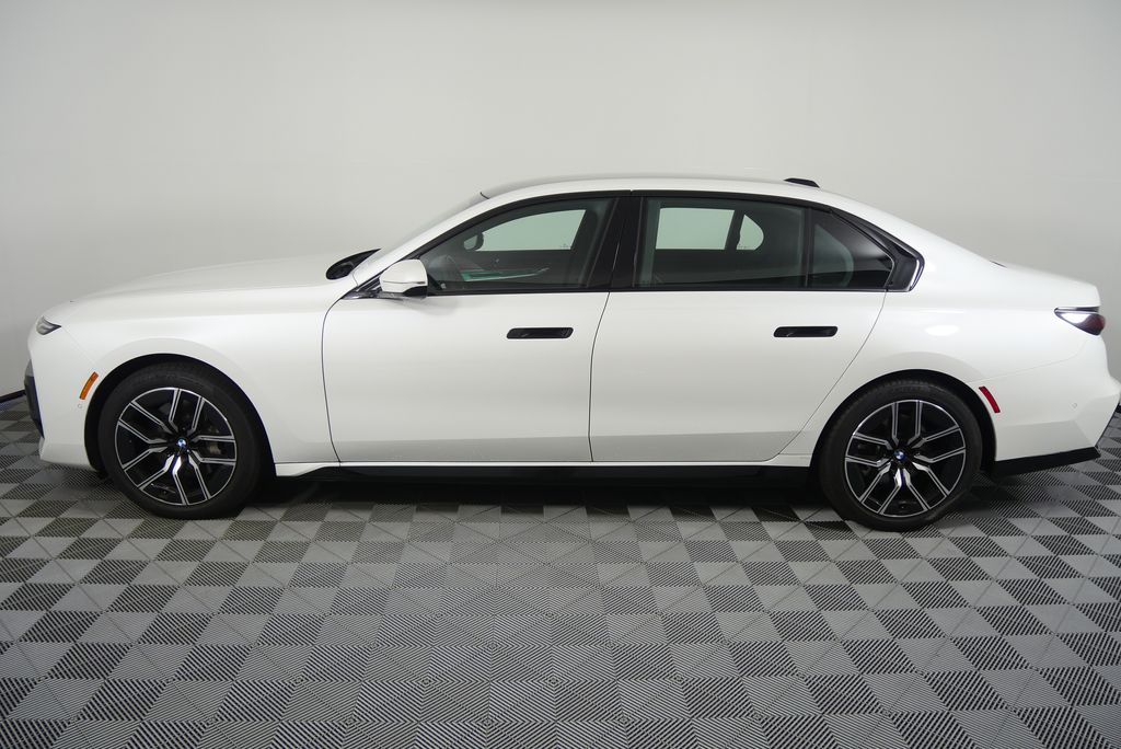 Thumbnail: 2024 BMW 7 Series - 6