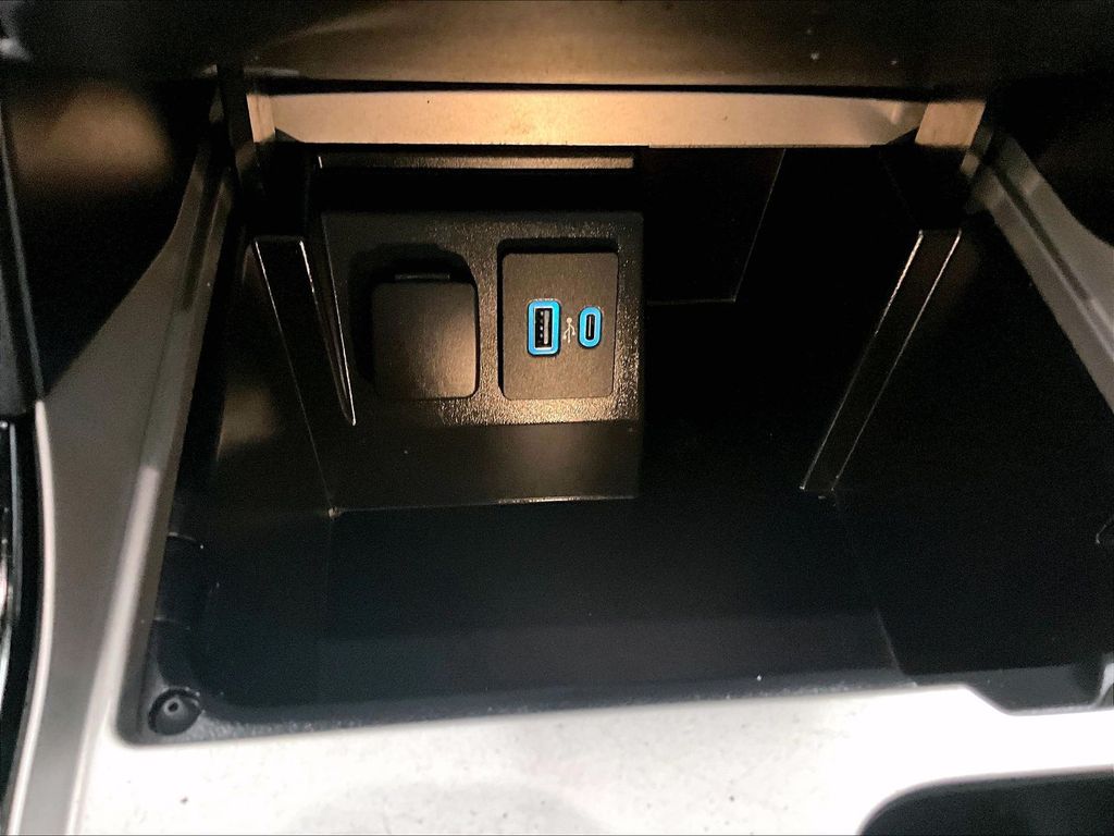 2021 Ford Explorer — photo 27