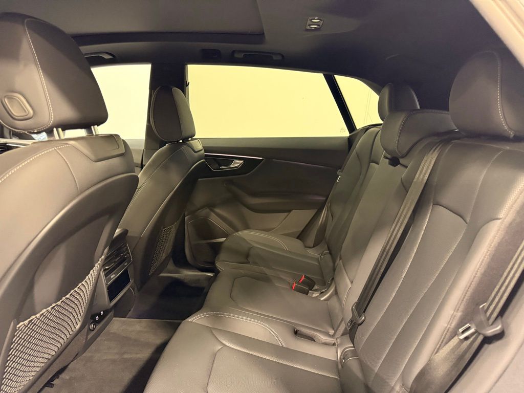 Thumbnail: 2021 Audi Q8 - 22