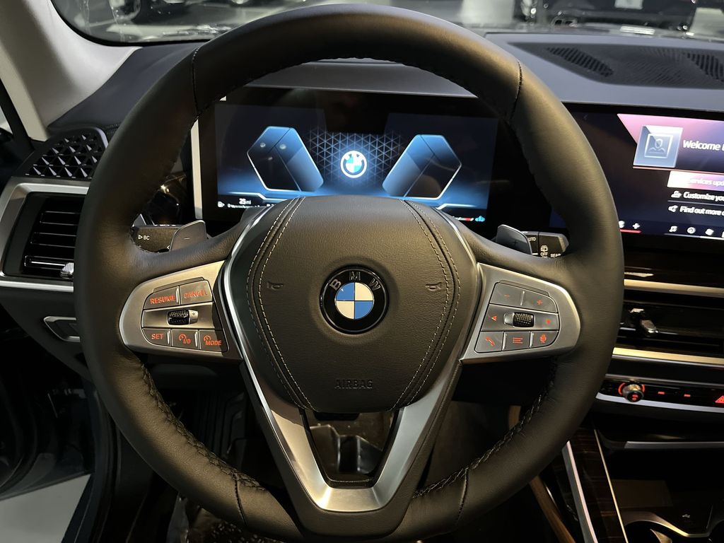 Thumbnail: 2026 BMW X7 - 14