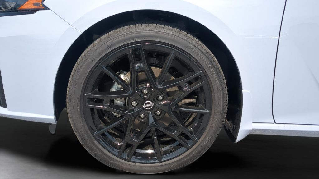 New 2026 Gray Sky Pearl / Super Black Two-tone Nissan SR Midnight Edition® image 10