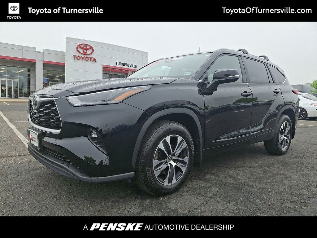 2023 Toyota Highlander XLE -
                Turnersville, NJ