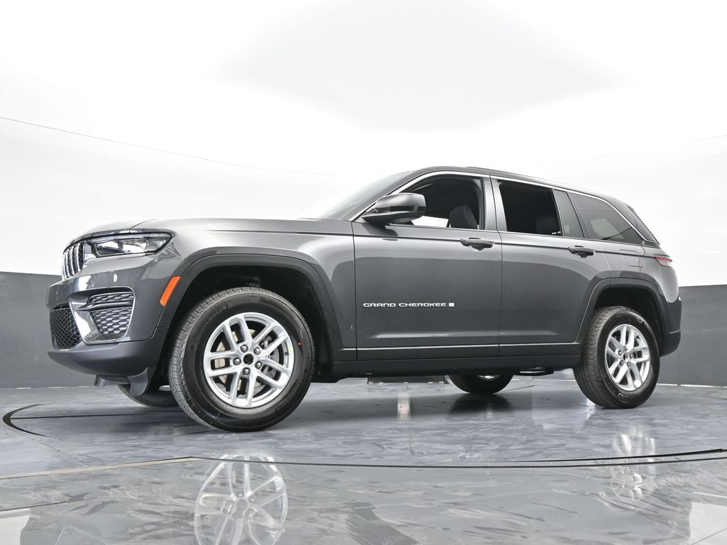 New 2026 Baltic Gray Metallic Clearcoat Jeep Laredo image 54