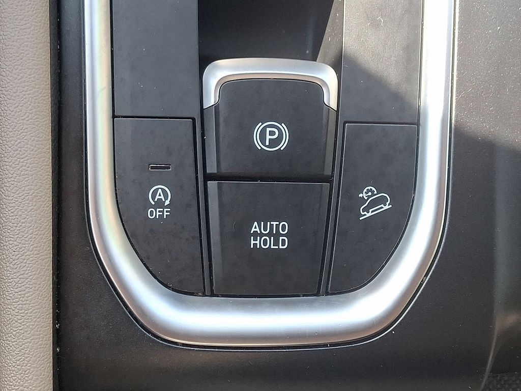 2020 Hyundai Santa Fe SE 23
