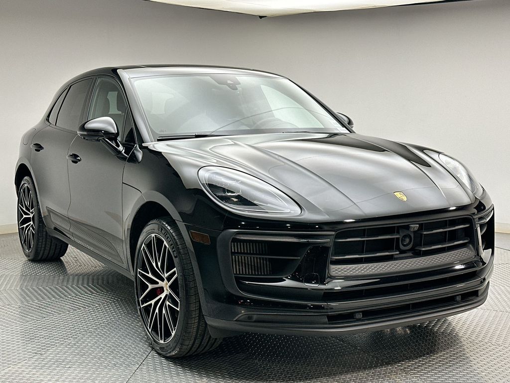 Thumbnail: 2023 Porsche Macan - 15