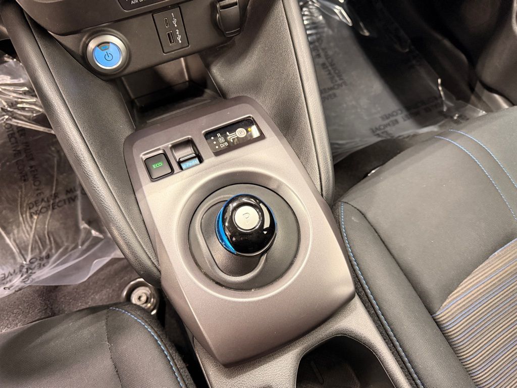 Thumbnail: 2022 Nissan Leaf - 19